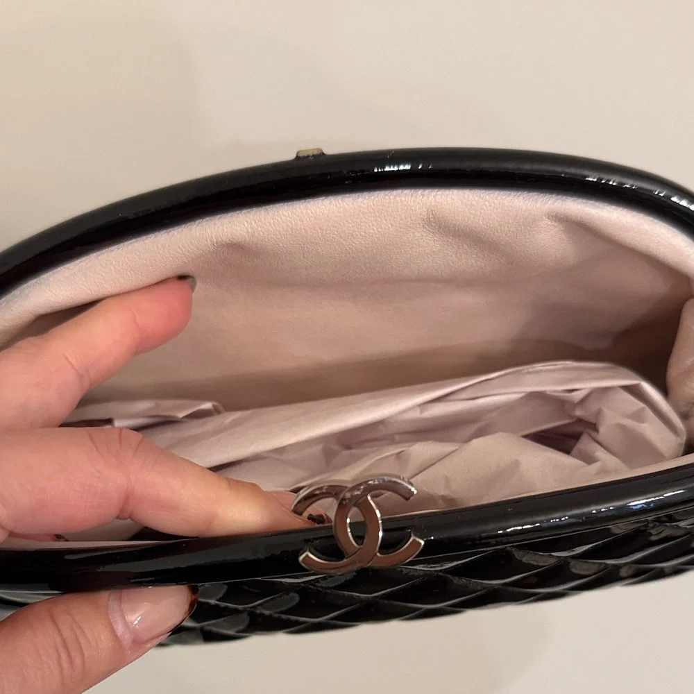CHANEL Black Patent Quilted Clutch - Picture 4 of 12